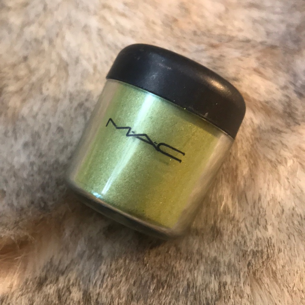 Mac chartreuse pigment